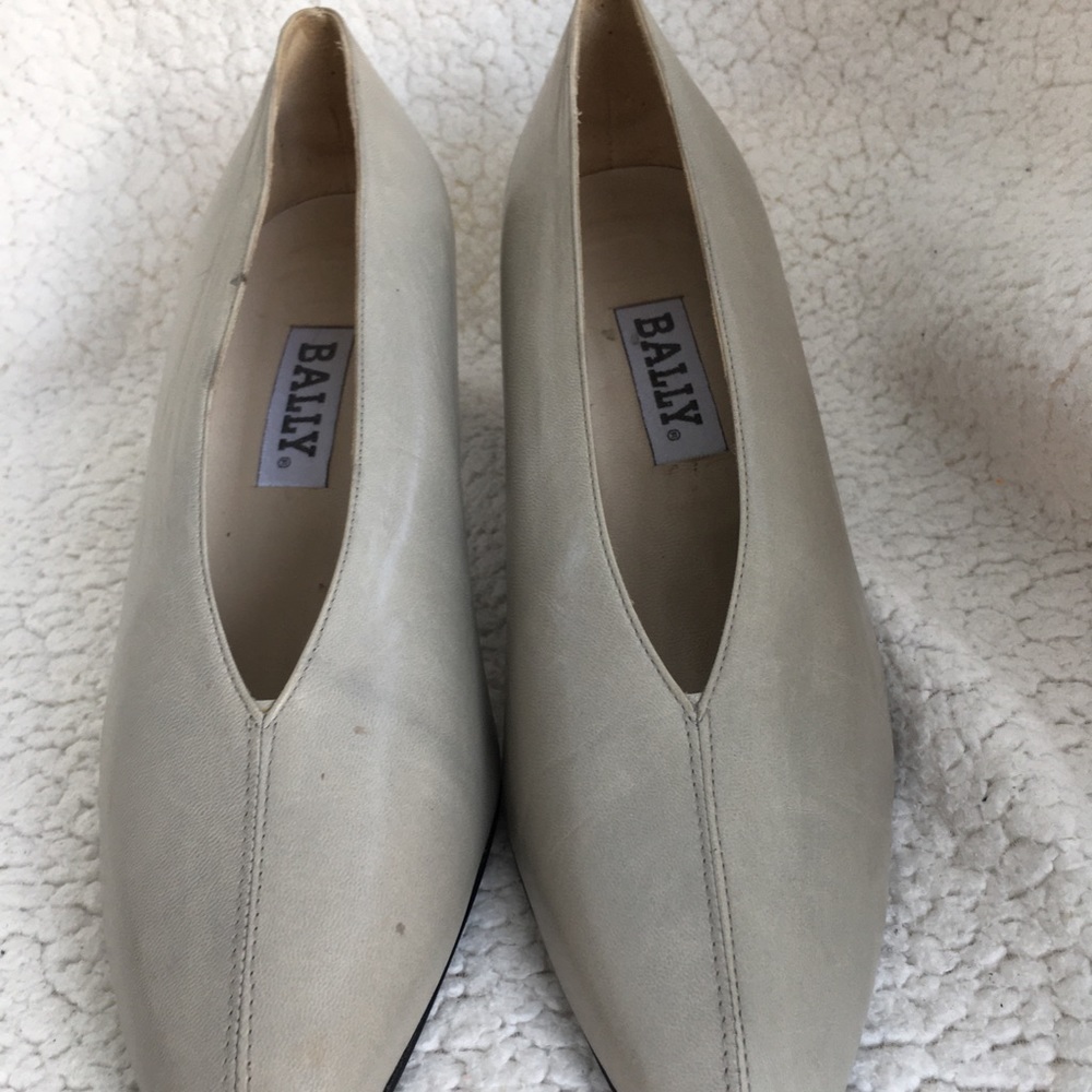 Bally ladies pumps, taupe, barley worn